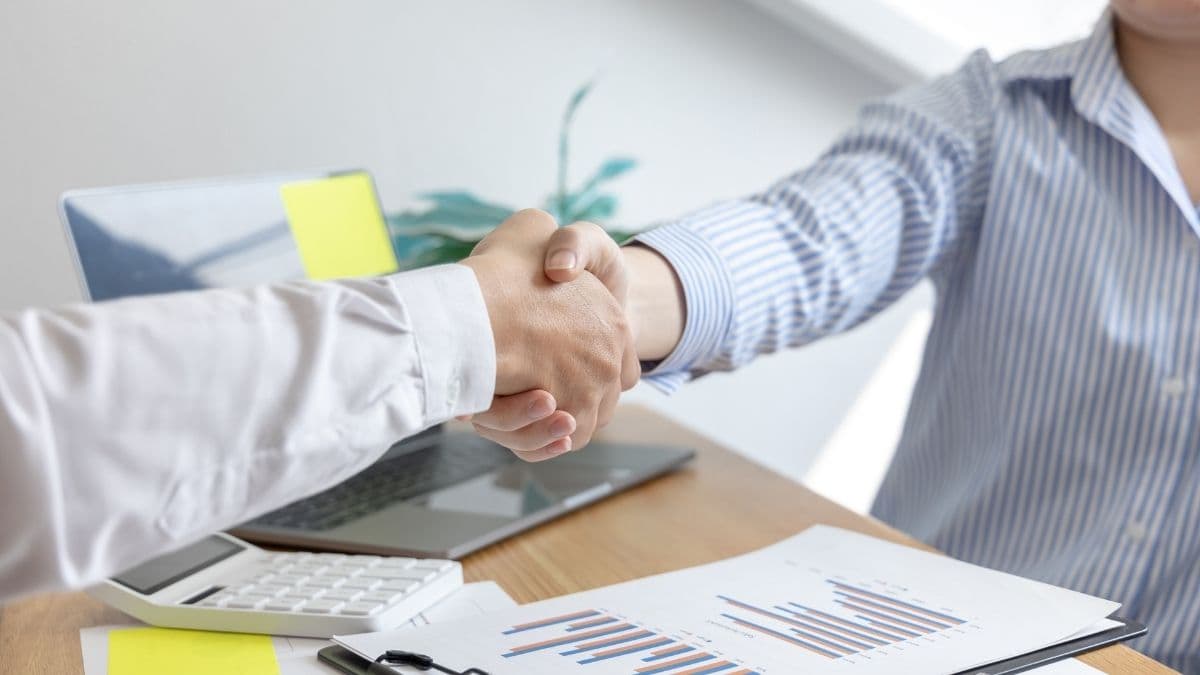 How Working With a Debt Specialist and Support Team May Help Consumers Better Understand Debt Relief Options