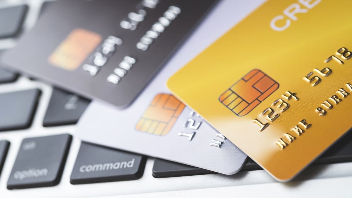 5 Mistakes People Make When Picking Credit Cards Online